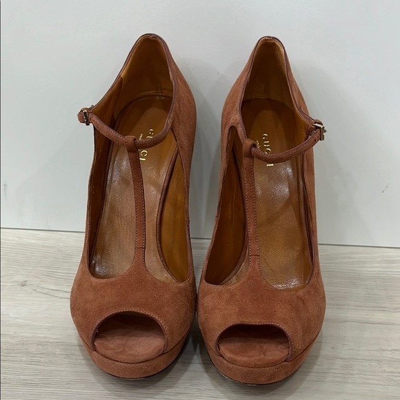 Gucci Brown Leather Heels Elegant Design - Picture 1 of 8